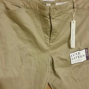 16P Avg. Gloria Vanderbilt Khaki pants